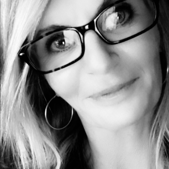 Meet your Posher, Allison - Picture 1 of 1